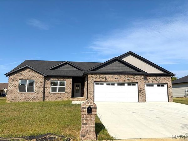 363 Sleeping Indian Drive, Freeburg, IL 62243