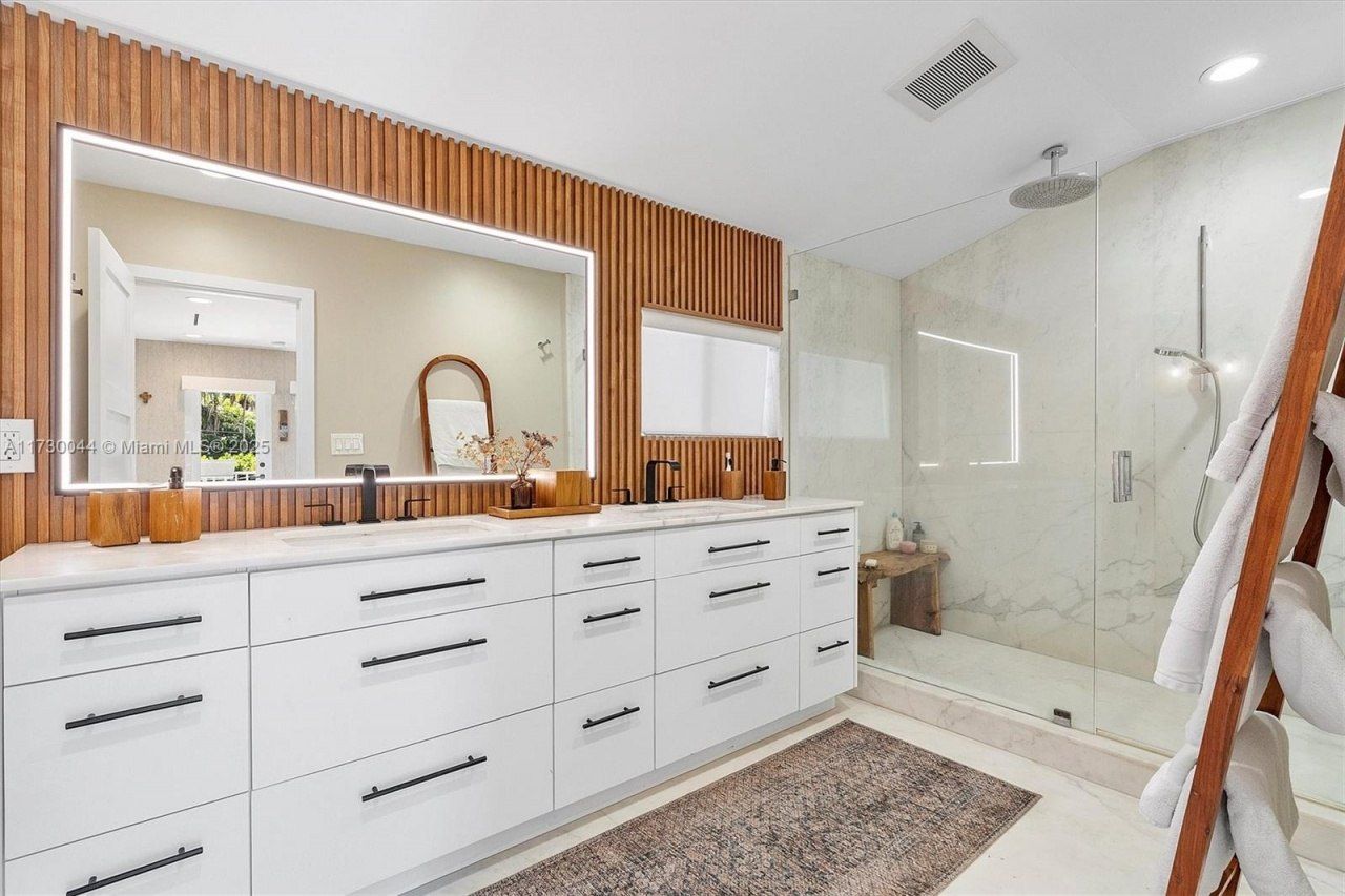 652 NE 105th St, Miami Shores, FL 33138 Photo