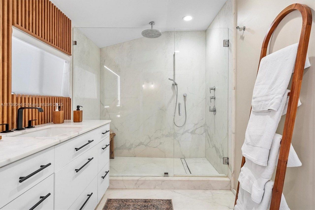 652 NE 105th St, Miami Shores, FL 33138 Photo