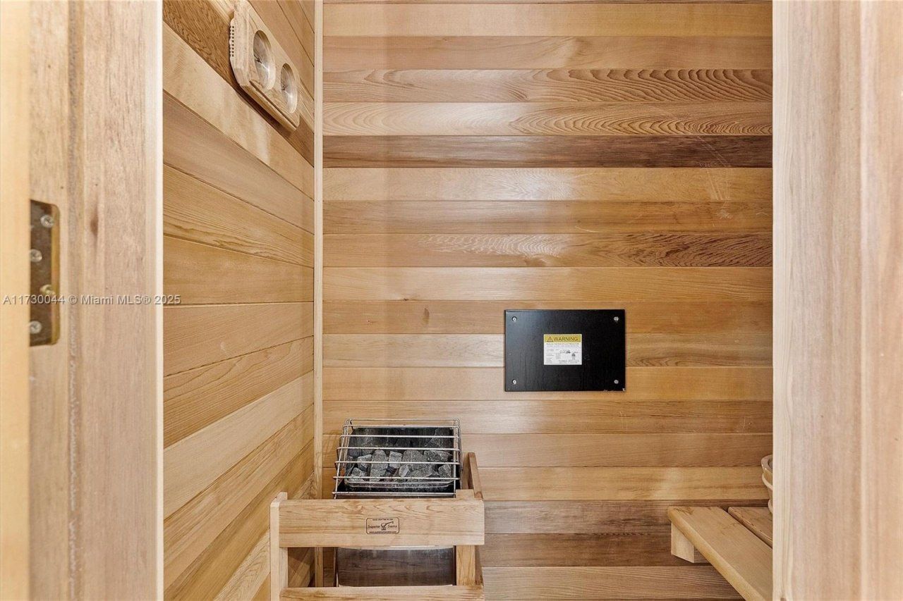 652 NE 105th St, Miami Shores, FL 33138 Photo