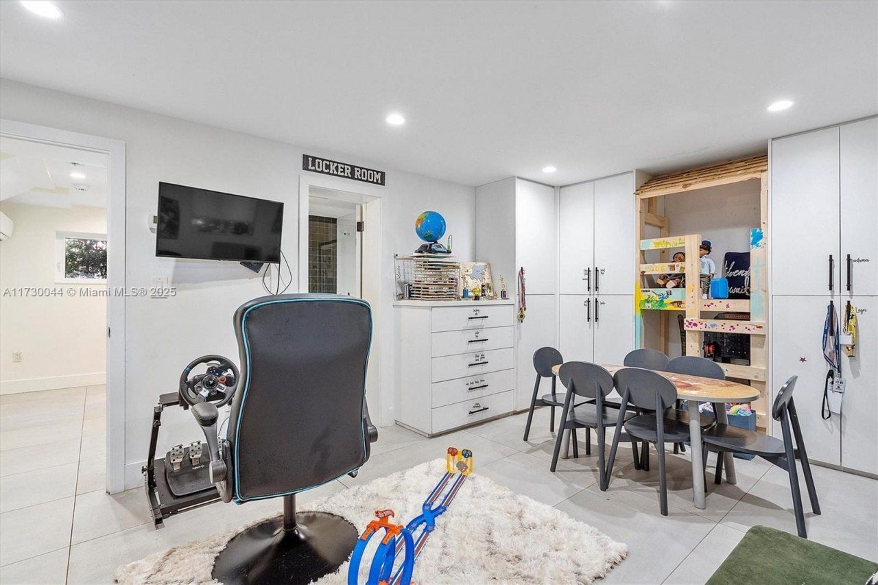 652 NE 105th St, Miami Shores, FL 33138 Photo