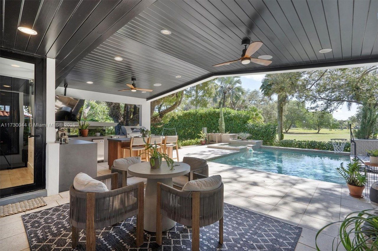 652 NE 105th St, Miami Shores, FL 33138 Photo