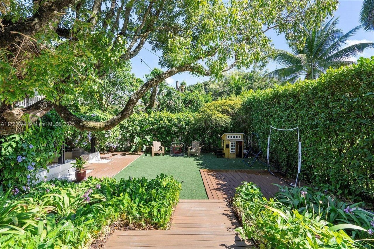 652 NE 105th St, Miami Shores, FL 33138 Photo