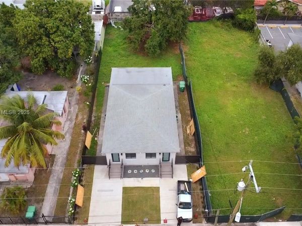 679 NW 30th St, Miami, FL 33127