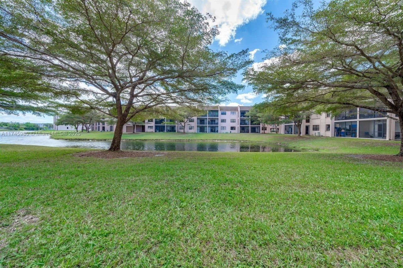 10332 Sunrise Lakes Blvd, Unit 103, Sunrise, FL 33322 Photo