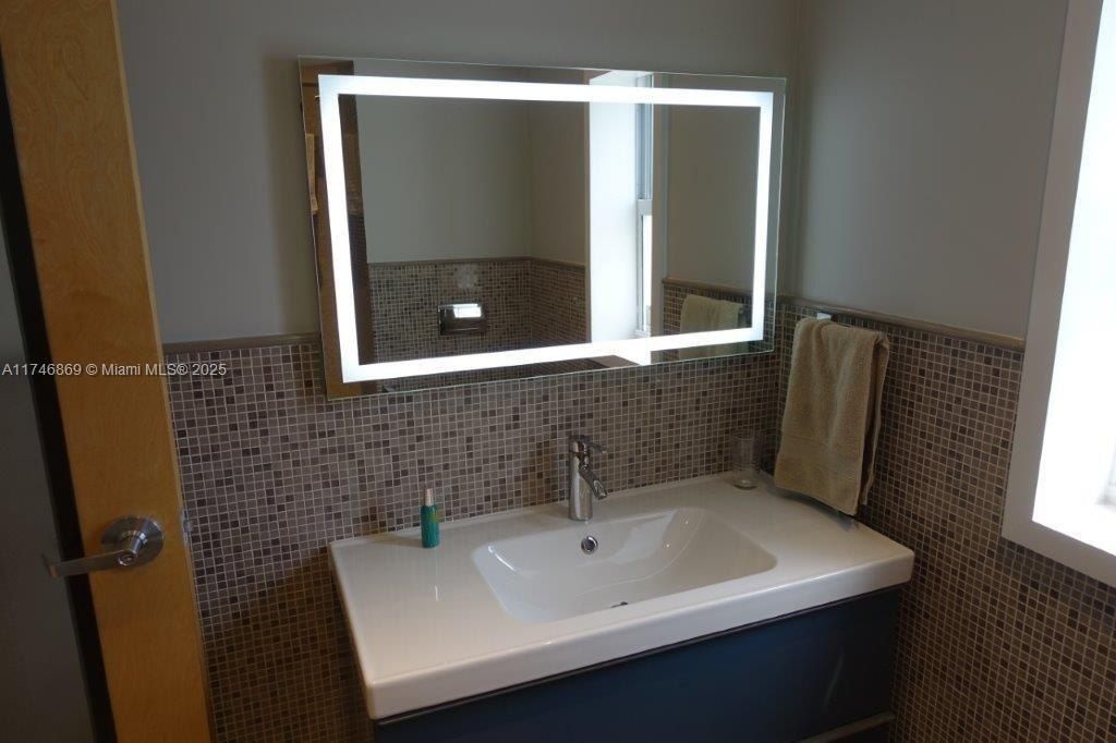 6130 NE 4th Ct, Miami, FL 33137 Photo