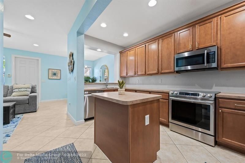 580 Pacific Grove Dr, Unit 3, West Palm Beach, FL 33401 Photo