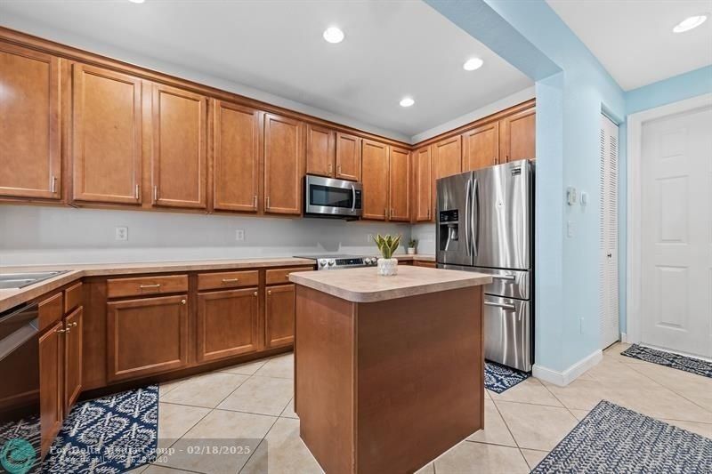 580 Pacific Grove Dr, Unit 3, West Palm Beach, FL 33401 Photo