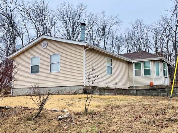 1203 E Lake Drive, Perryville, MO 63775