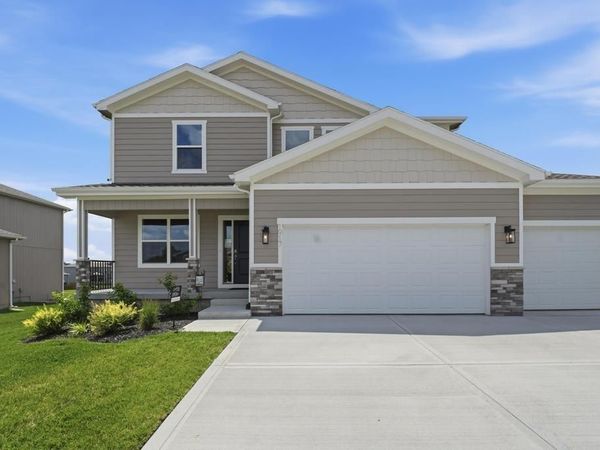 1917 SW Hightown Drive, Lee's Summit, MO 64082