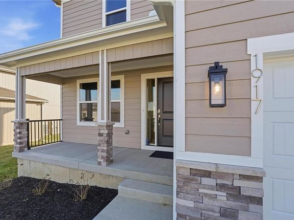 1917 SW Hightown Drive, Lee's Summit, MO 64082