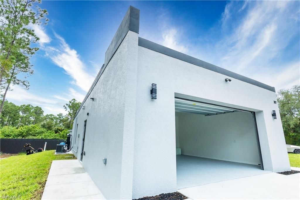 307 W 9th St, Lehigh Acres, FL 33972 Photo