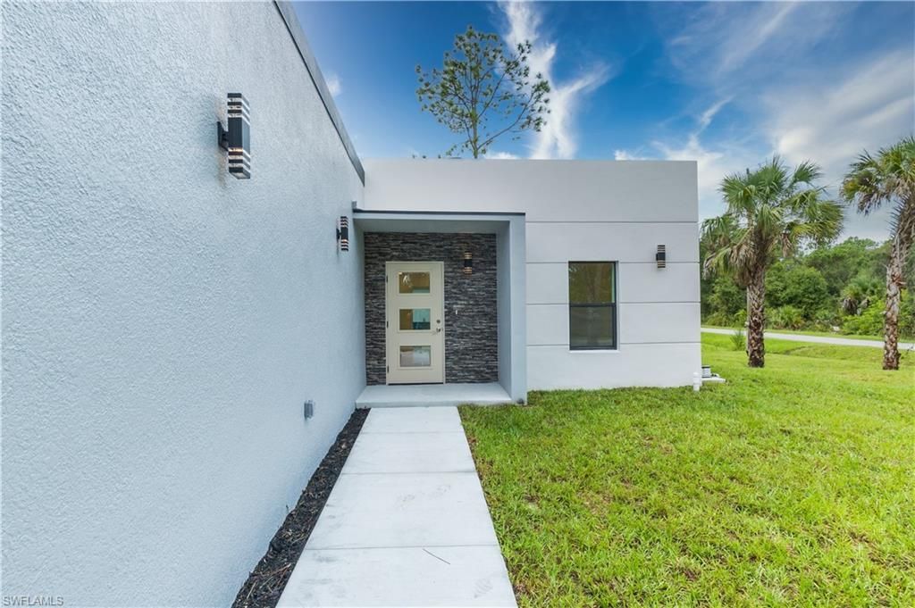 307 W 9th St, Lehigh Acres, FL 33972 Photo