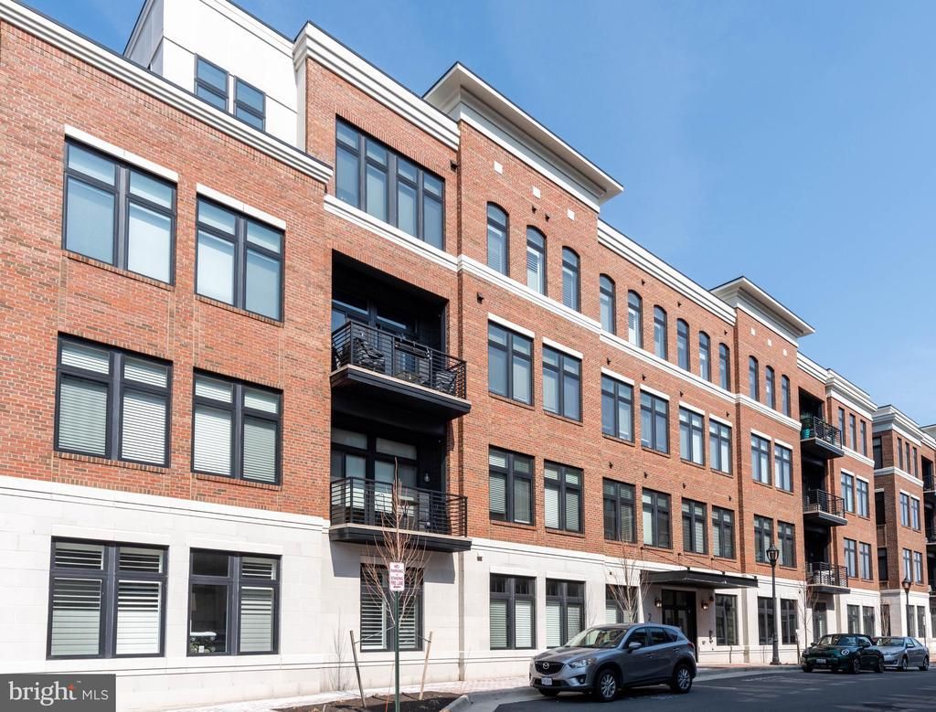 2 Stationmaster Street Se, Unit 302, Leesburg, VA 20175 Main Photo