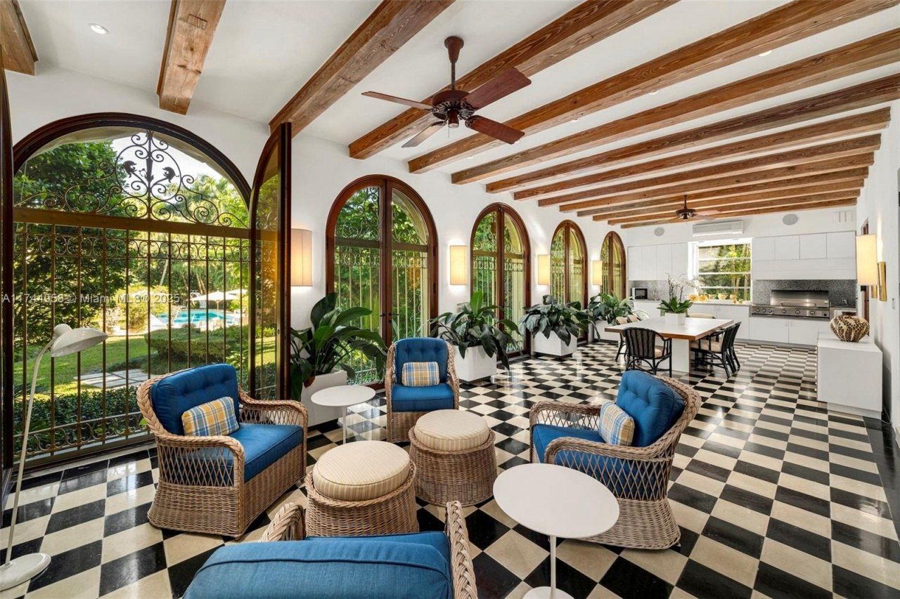 4197 S Douglas Rd, Miami, FL 33133 Photo