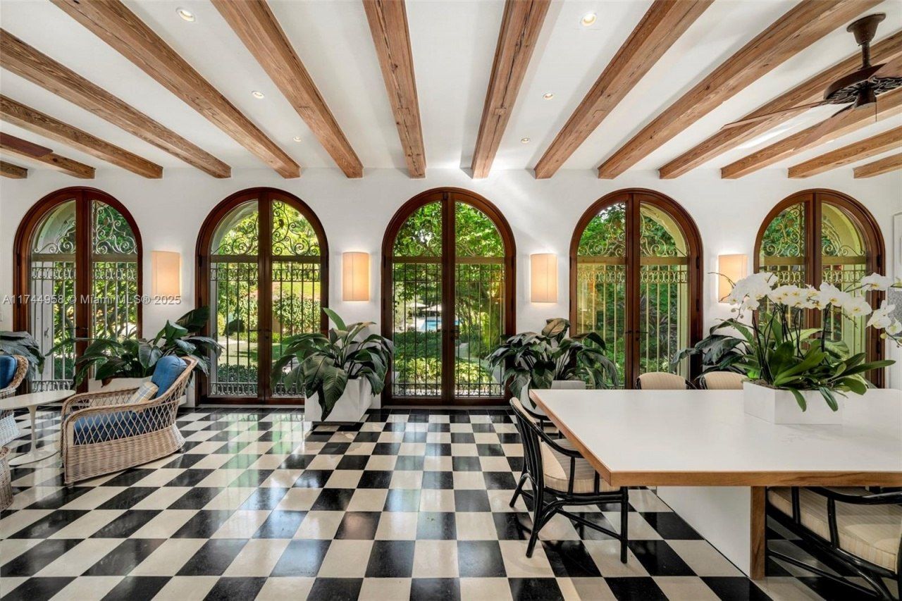 4197 S Douglas Rd, Miami, FL 33133 Photo