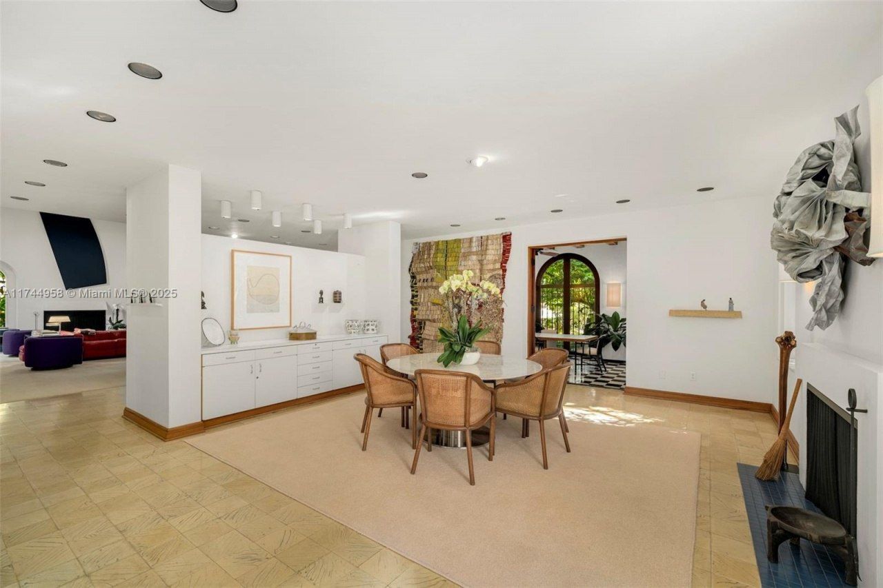 4197 S Douglas Rd, Miami, FL 33133 Photo