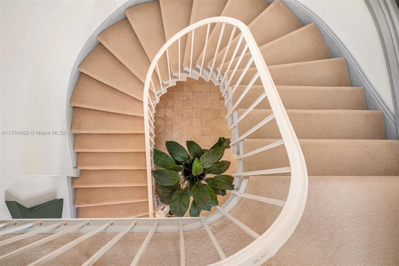 4197 S Douglas Rd, Miami, FL 33133 Photo