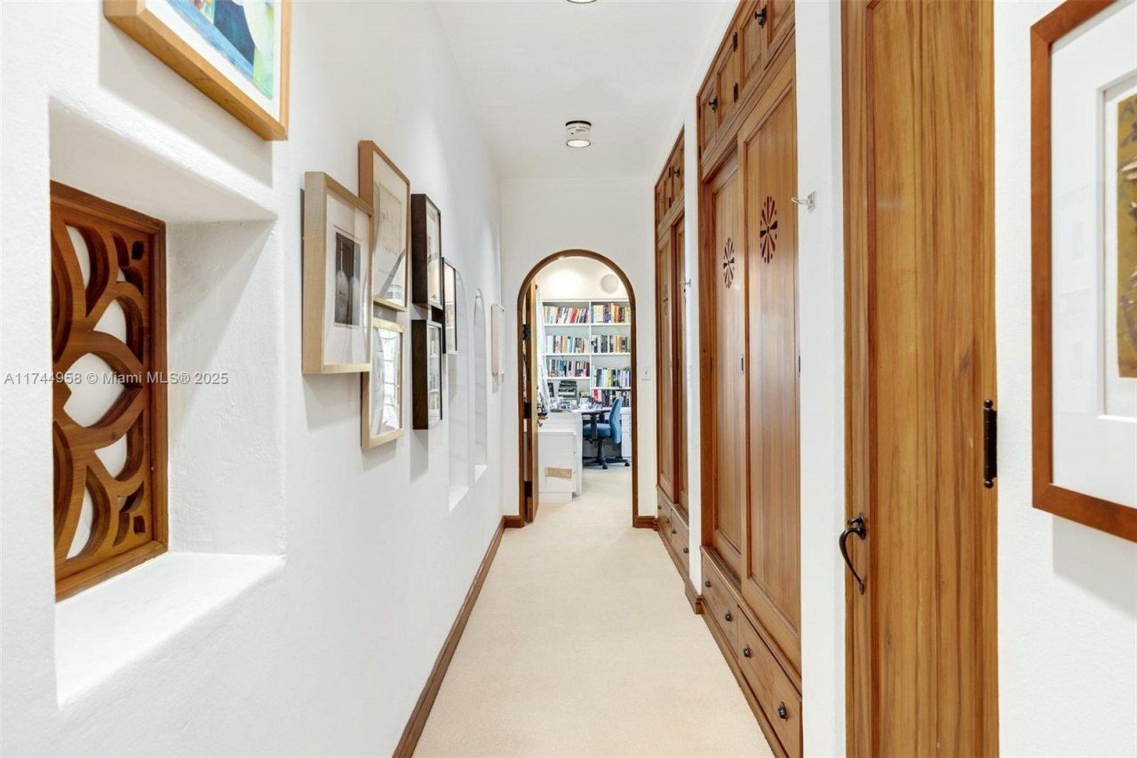 4197 S Douglas Rd, Miami, FL 33133 Photo