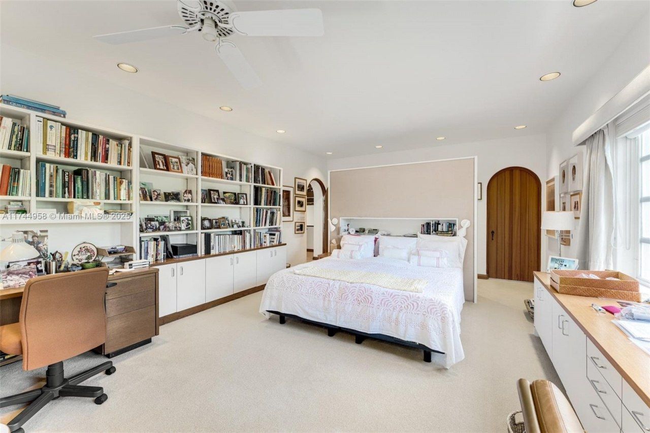 4197 S Douglas Rd, Miami, FL 33133 Photo