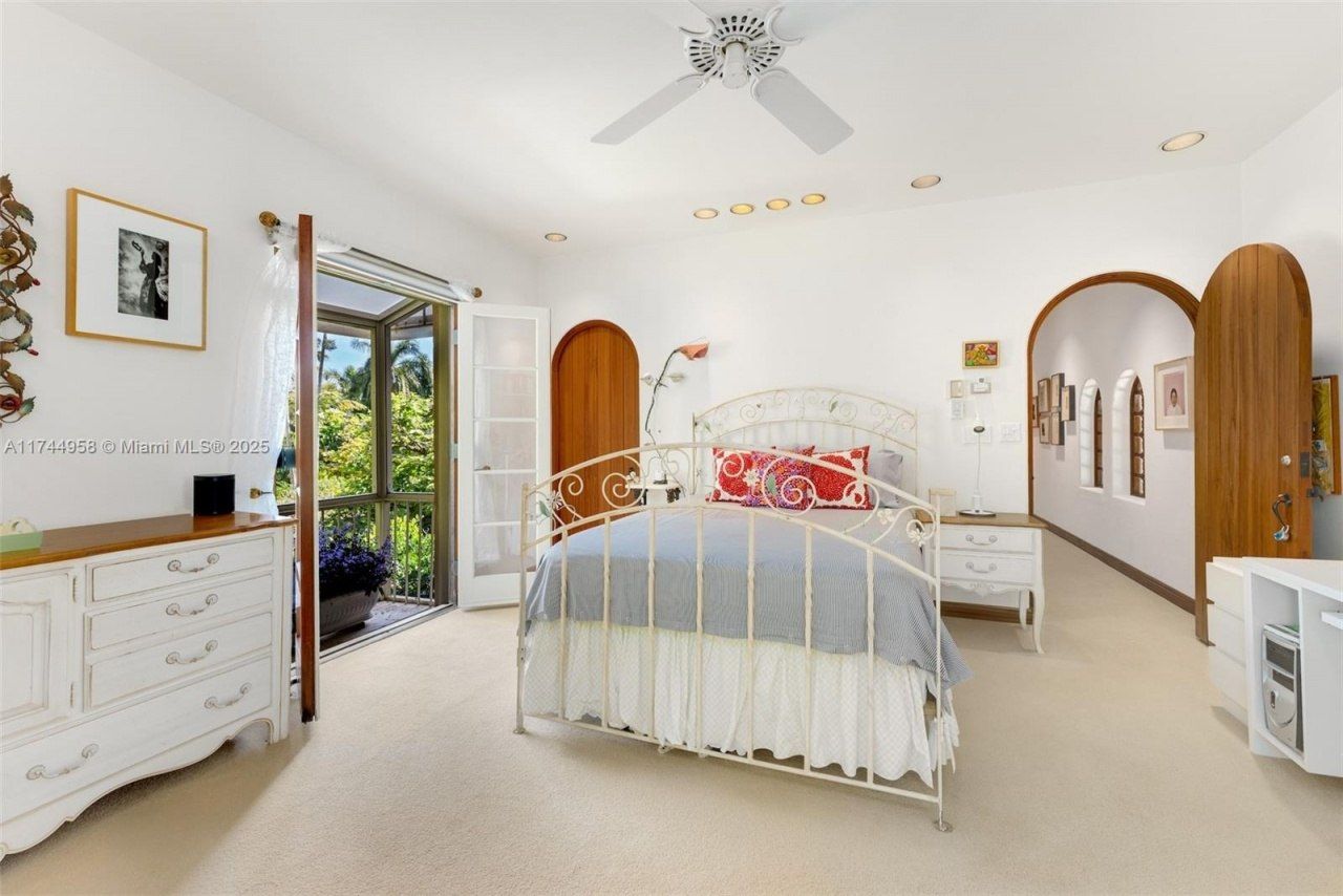 4197 S Douglas Rd, Miami, FL 33133 Photo