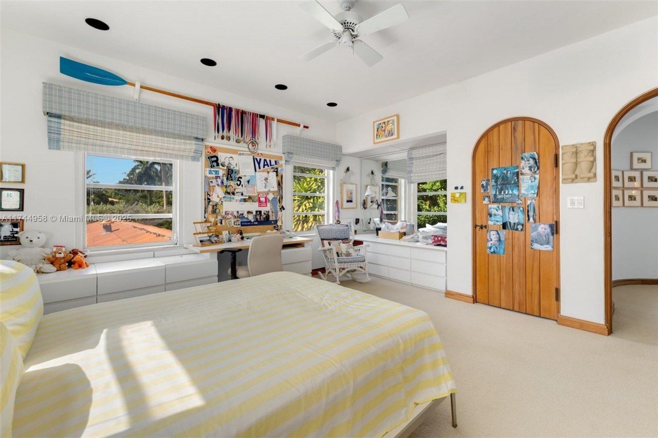 4197 S Douglas Rd, Miami, FL 33133 Photo