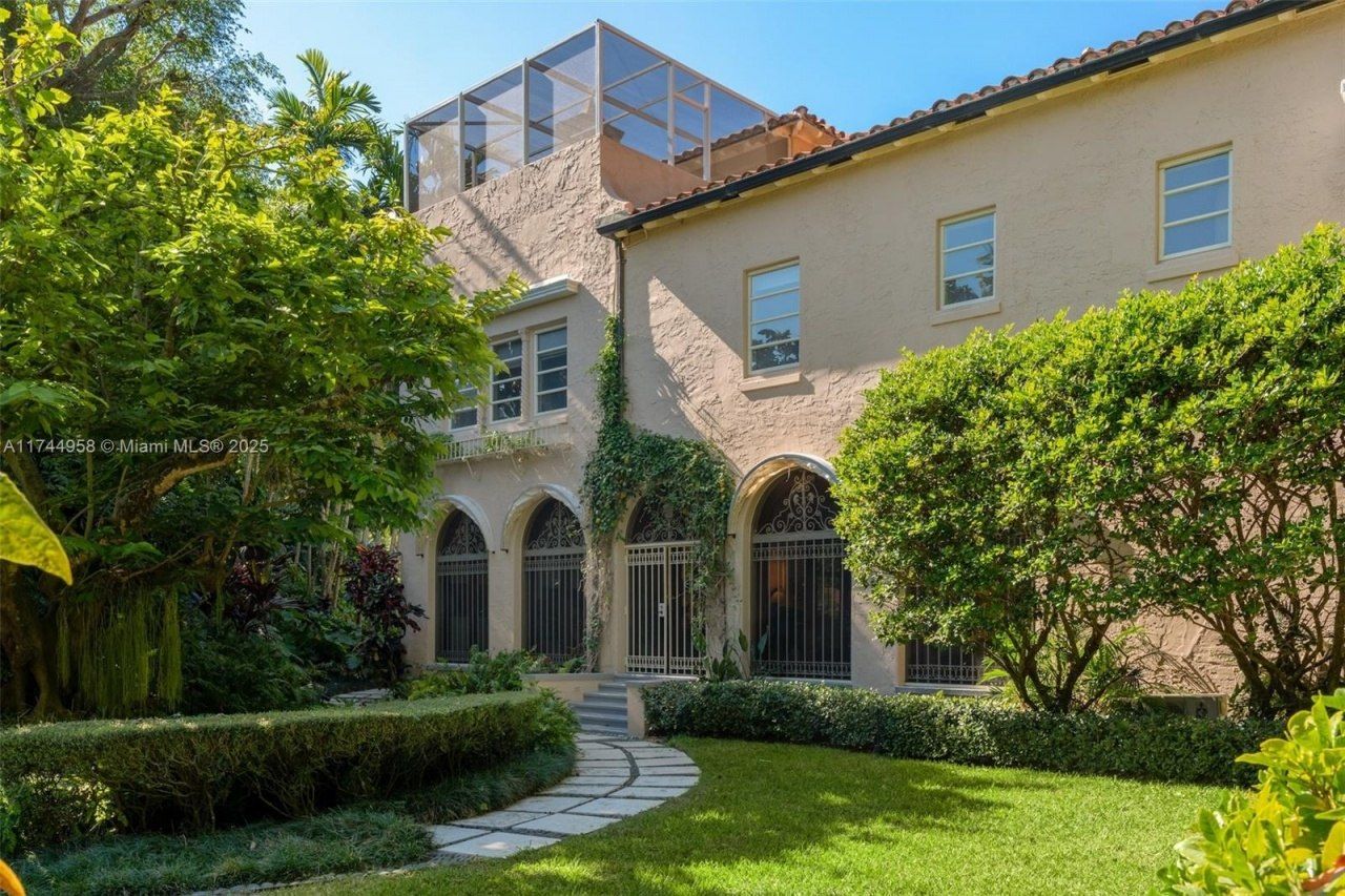 4197 S Douglas Rd, Miami, FL 33133 Photo