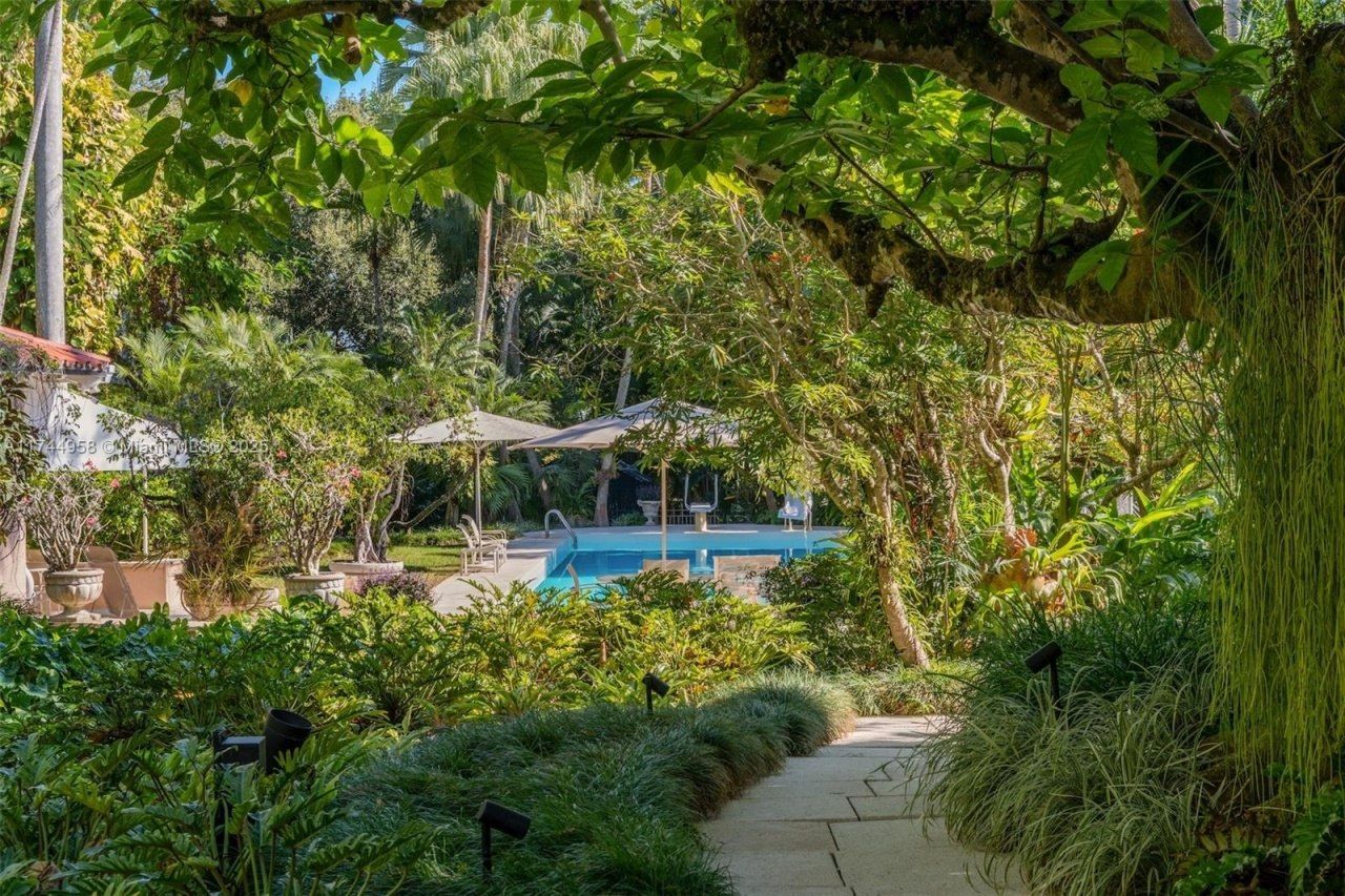 4197 S Douglas Rd, Miami, FL 33133 Photo