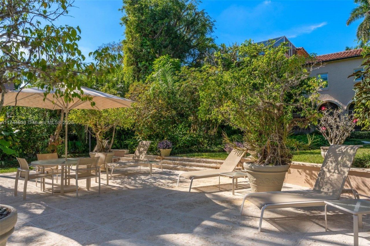 4197 S Douglas Rd, Miami, FL 33133 Photo