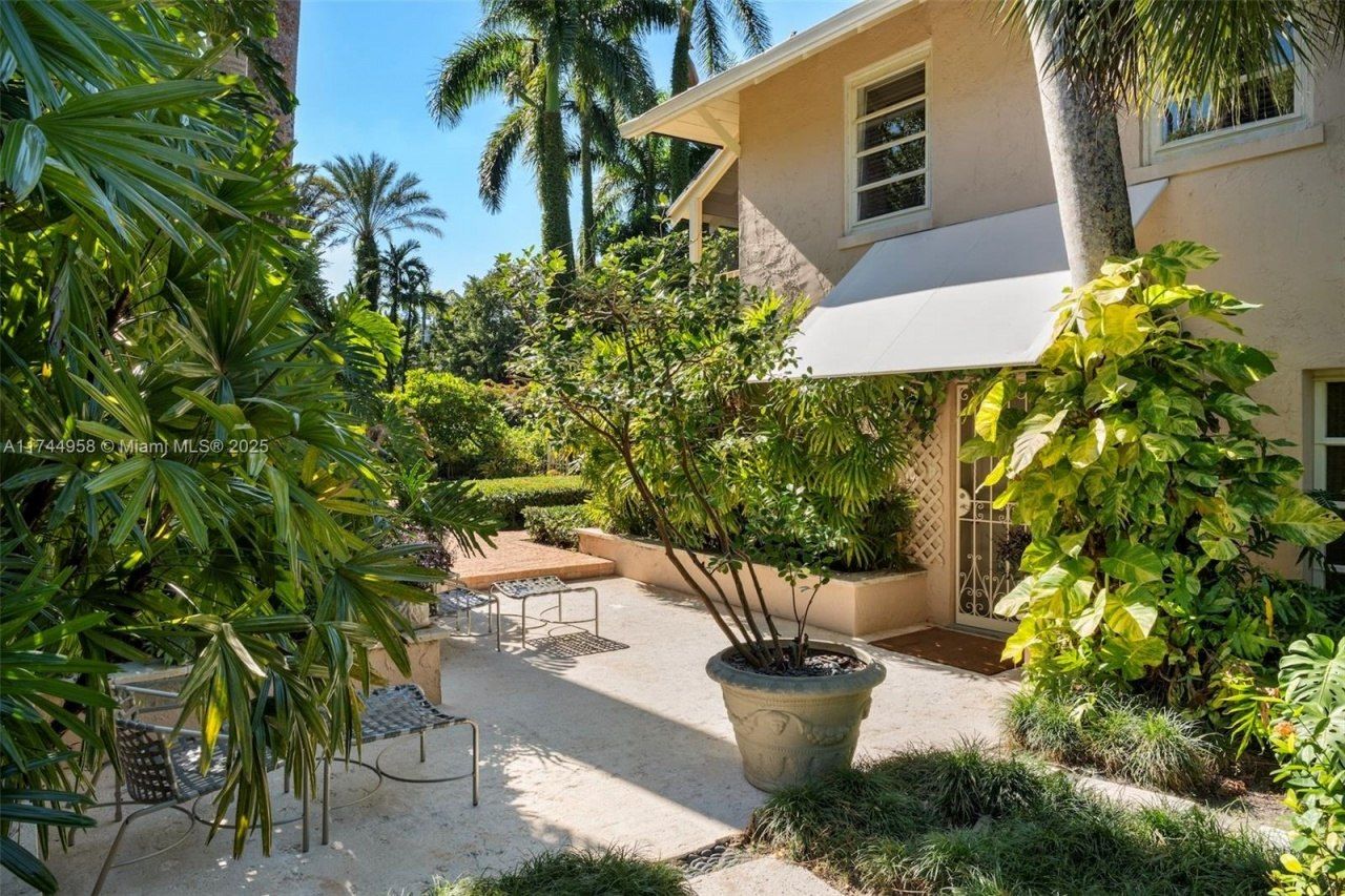 4197 S Douglas Rd, Miami, FL 33133 Photo