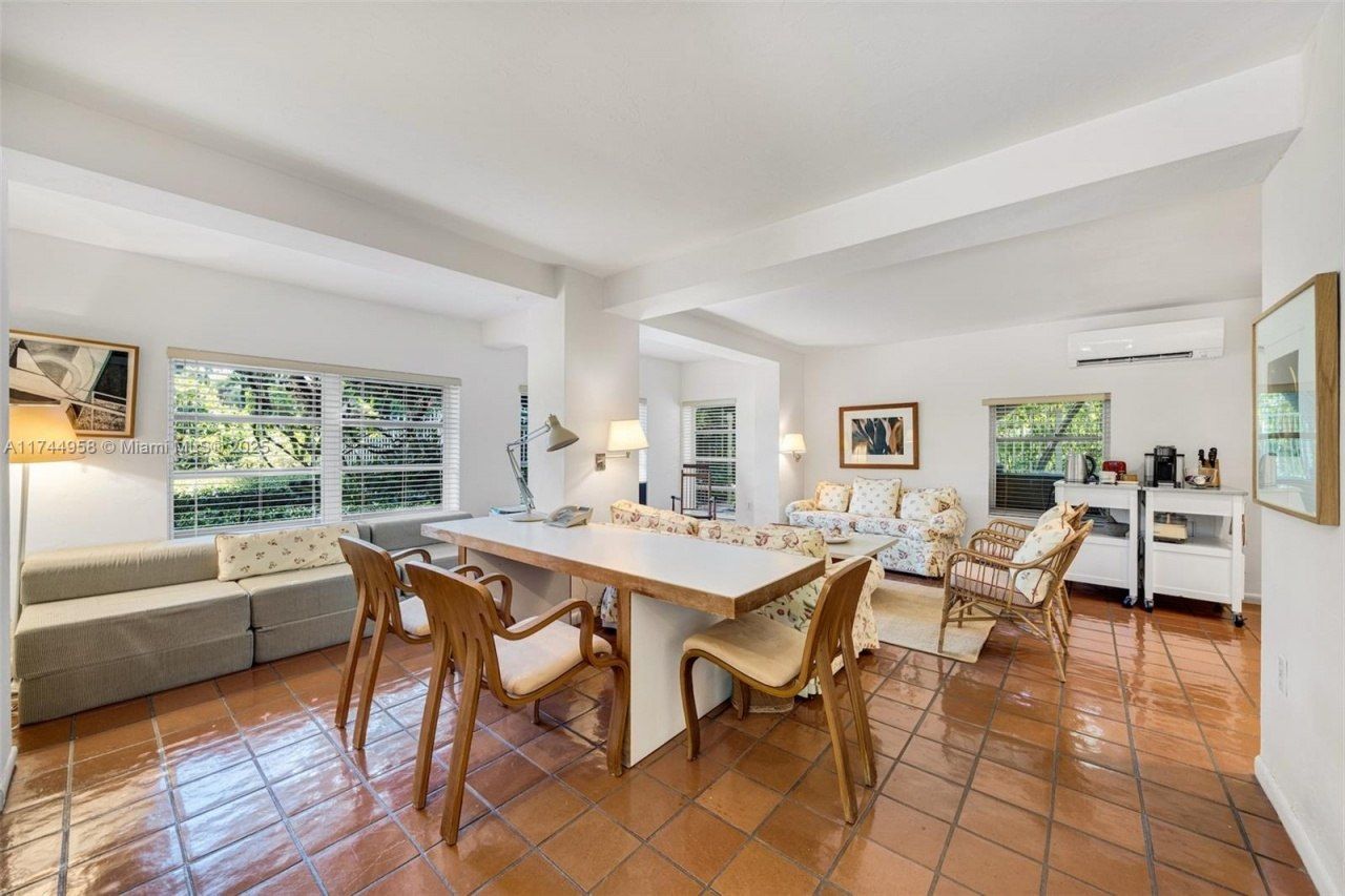 4197 S Douglas Rd, Miami, FL 33133 Photo