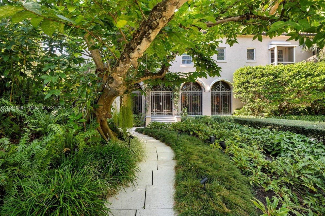 4197 S Douglas Rd, Miami, FL 33133 Photo