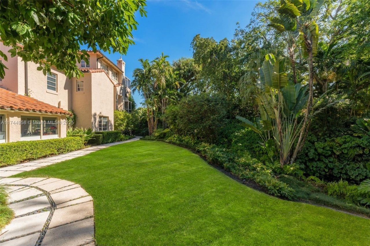 4197 S Douglas Rd, Miami, FL 33133 Photo