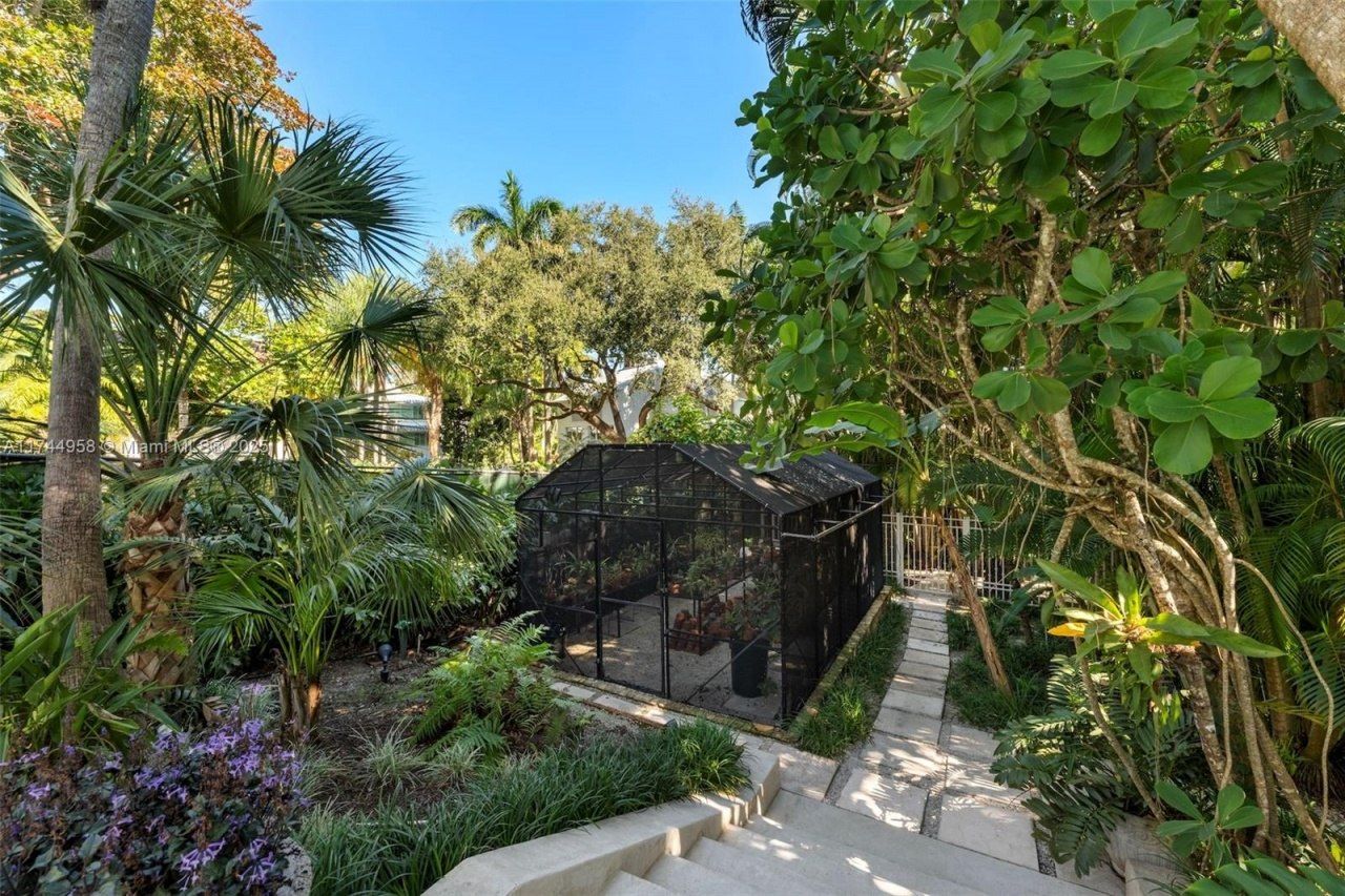 4197 S Douglas Rd, Miami, FL 33133 Photo