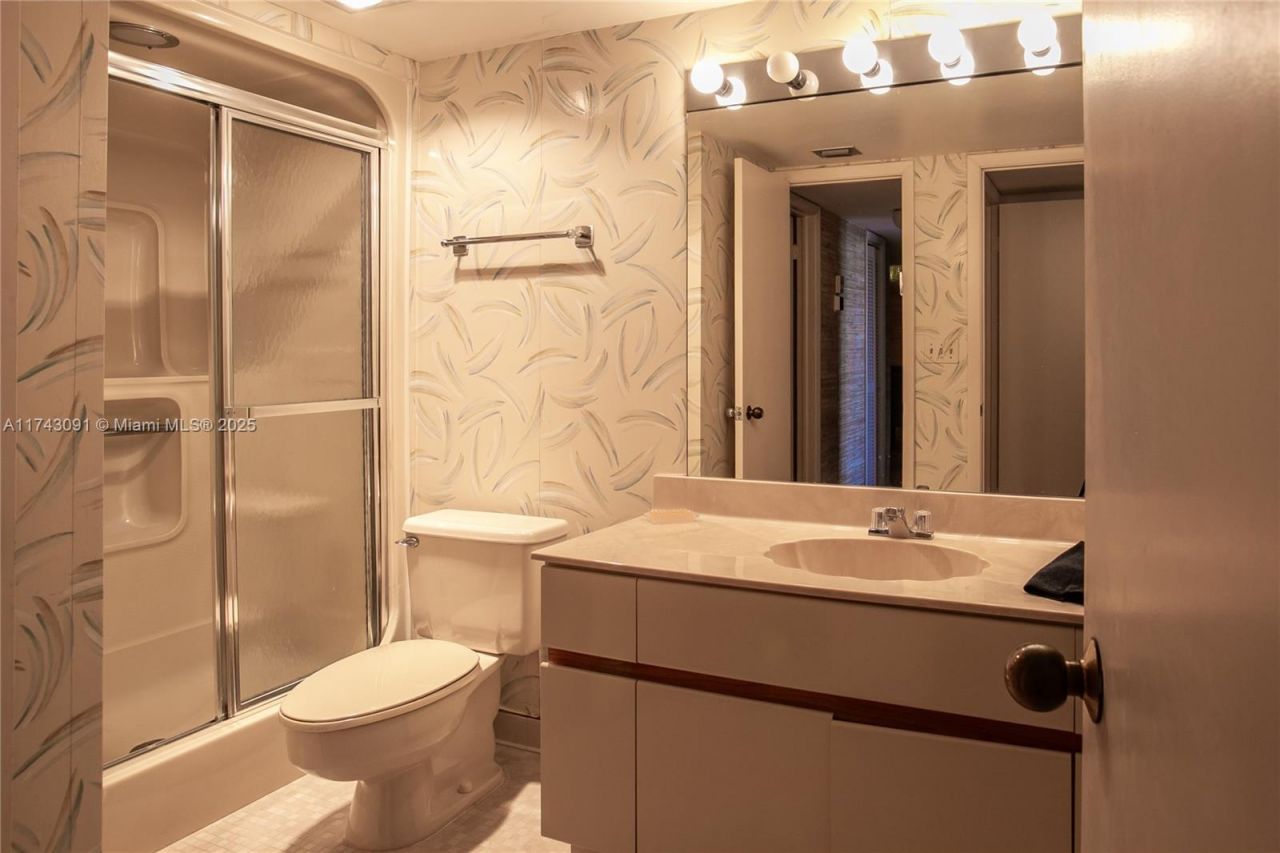 300 Three Islands Blvd, Unit 406, Hallandale Beach, FL 33009 Photo