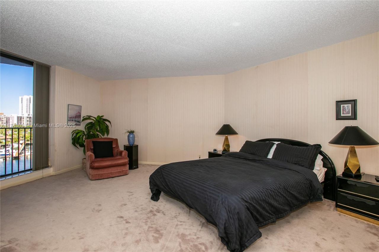 300 Three Islands Blvd, Unit 406, Hallandale Beach, FL 33009 Photo