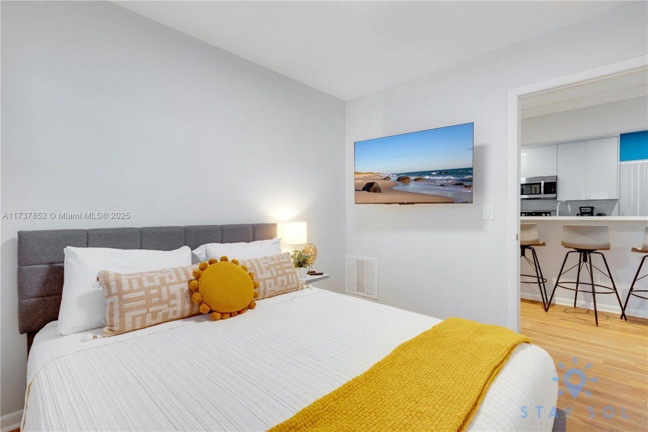 328 Missouri St, Hollywood, FL 33019 Photo