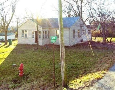 415 N Grand Street, Willow Springs, MO 65793 Main Photo