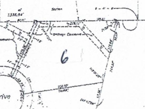 300 ROLLING OAKS Drive, Burlington, IL 60109