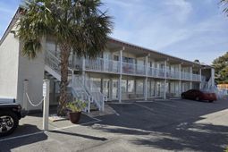 2204 S Perrin Dr. photo 4