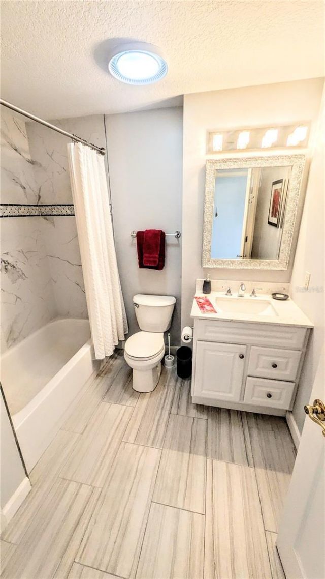 750 N Tamiami Trail, Unit 1404, Sarasota, FL 34236 Photo