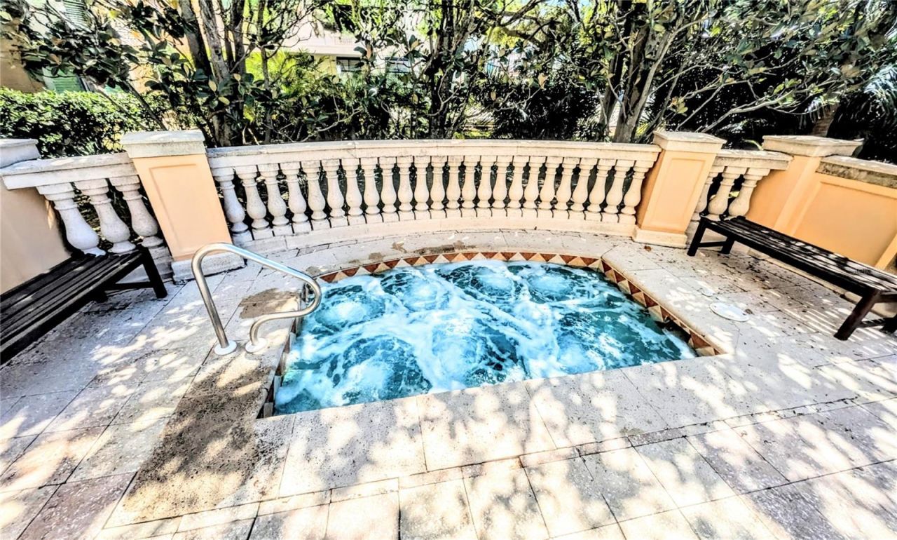 750 N Tamiami Trail, Unit 1404, Sarasota, FL 34236 Photo