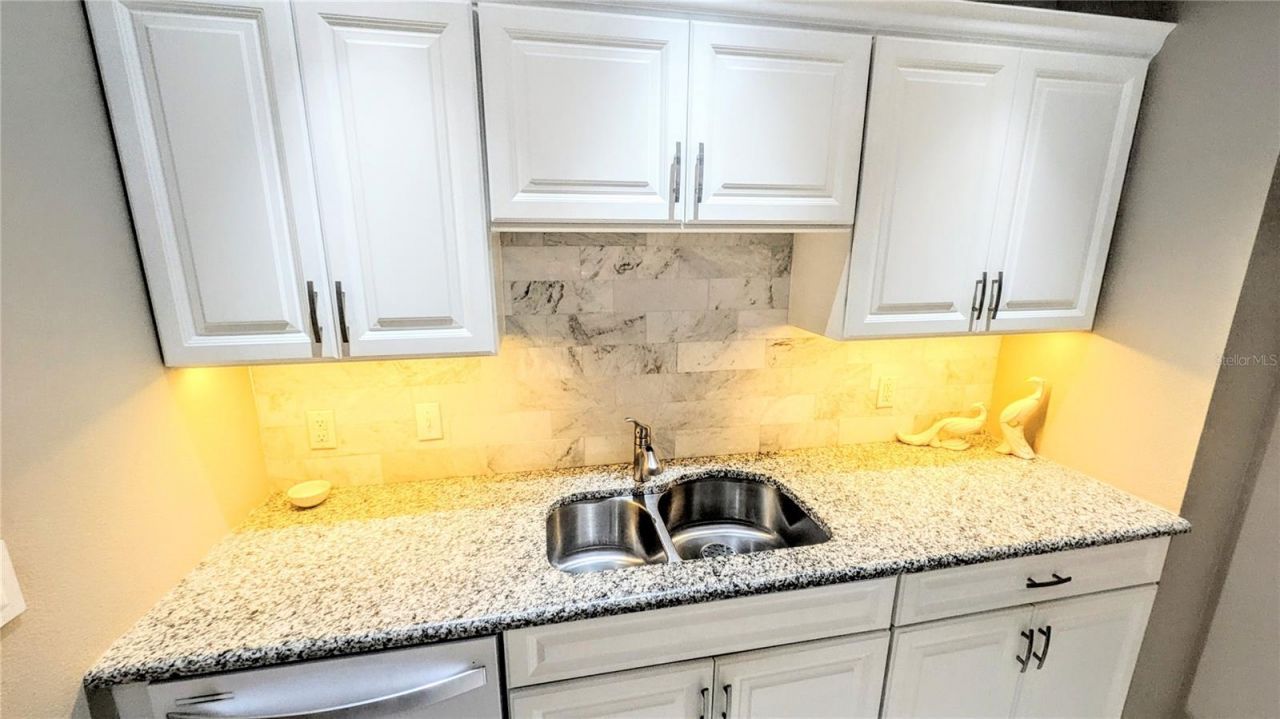 750 N Tamiami Trail, Unit 1404, Sarasota, FL 34236 Photo