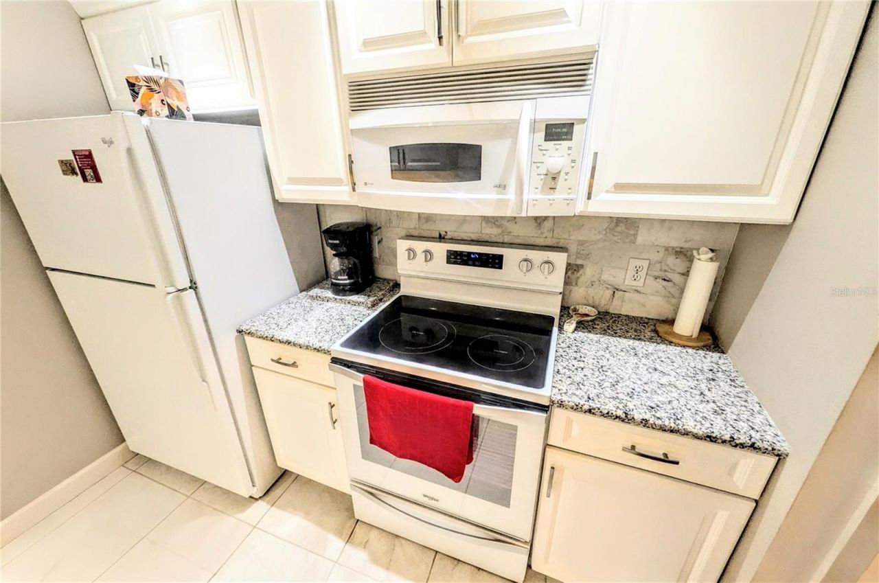 750 N Tamiami Trail, Unit 1404, Sarasota, FL 34236 Photo