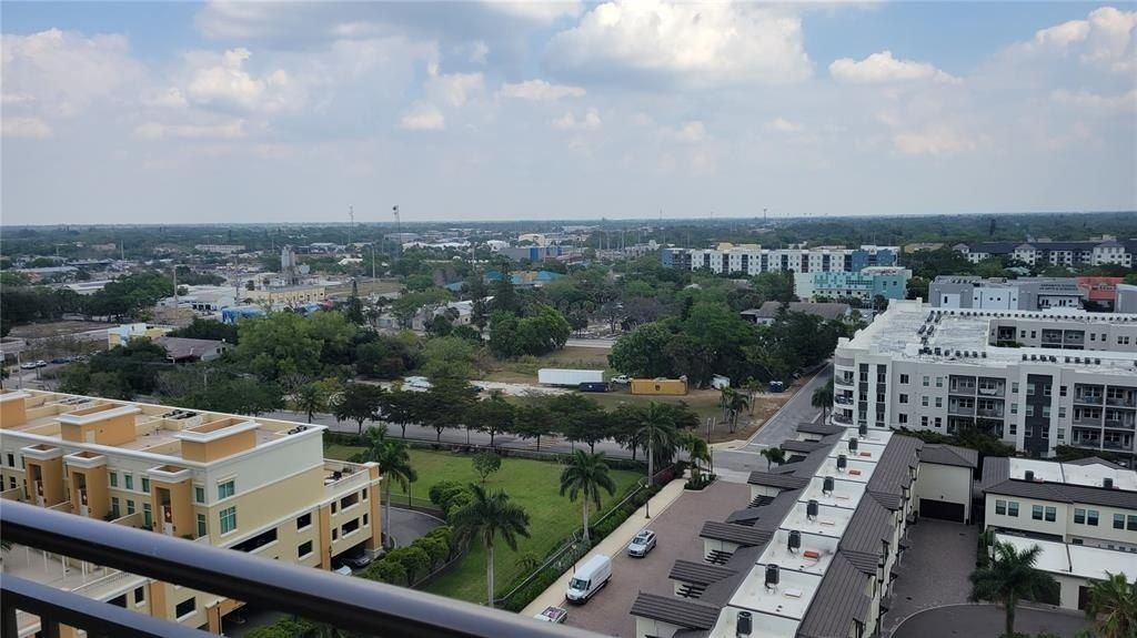 750 N Tamiami Trail, Unit 1404, Sarasota, FL 34236 Photo