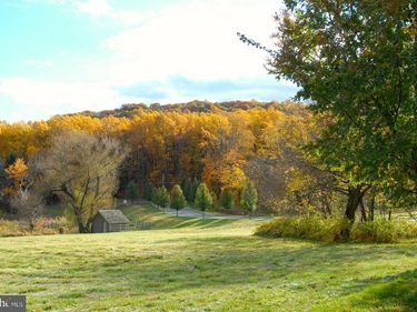 2209 S MELROSE LANE, BETHLEHEM, PA 18015