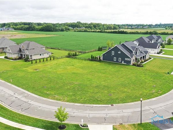 1002 Wilderness Court, Perrysburg, OH 43551