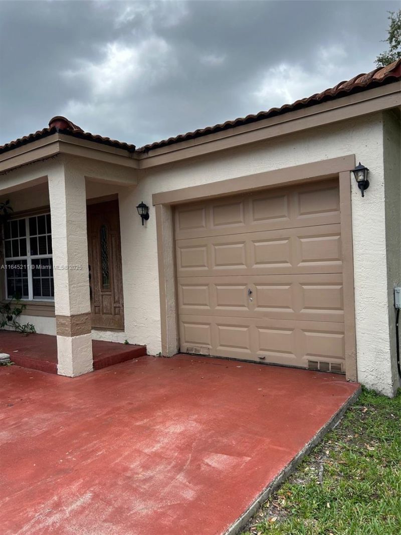 9136 NW 192nd Ter, Hialeah, FL 33018 Photo