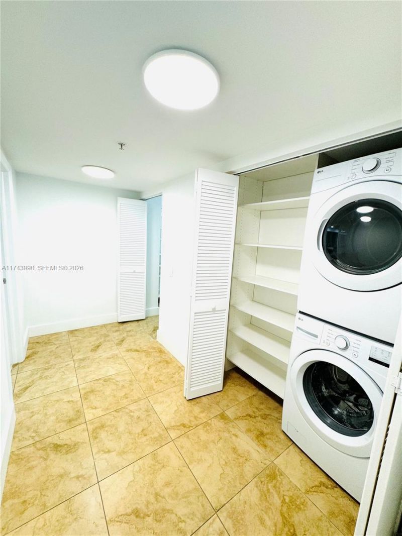 41 SE 5th St, Unit 808, Miami, FL 33131 Photo