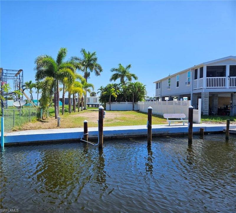 3883 Coconut Dr, Saint James City, FL 33956 Photo